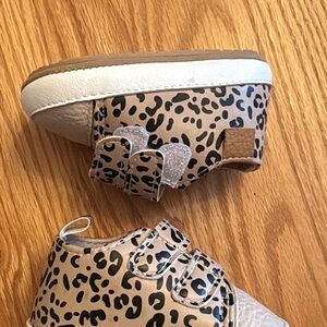 Leopard Print Infant Shoes - size 11 - EUC -